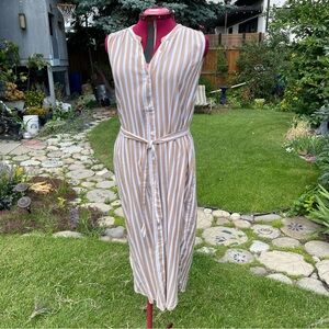 Denver Hayes White and Tan Sleeveless Button Down Midi Dress